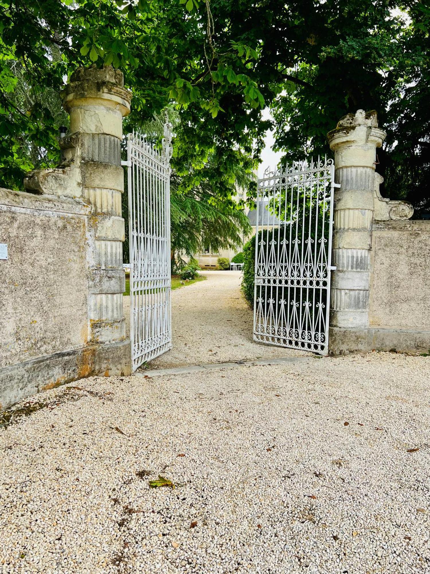 Le Chateau De Leugny Oiron Exterior photo
